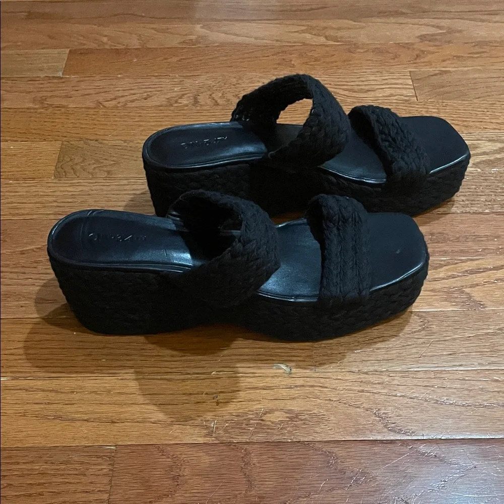 On 34th size 10 Chic Black Wedge Sandals new without the box